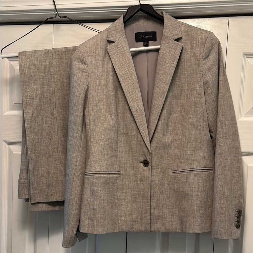 Ann Taylor Women’s Light Gray Suit Separates, size 10 blazer, size 12 pants